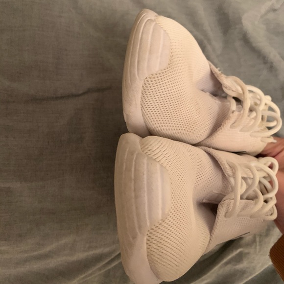 COPY - Nike rouche white shoes - Picture 4 of 5